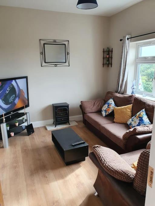 Private 3 Bedroom House Ideal For Family & Friends Holiday home *